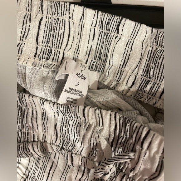 White & Black Matching Set - Picture 4 of 5